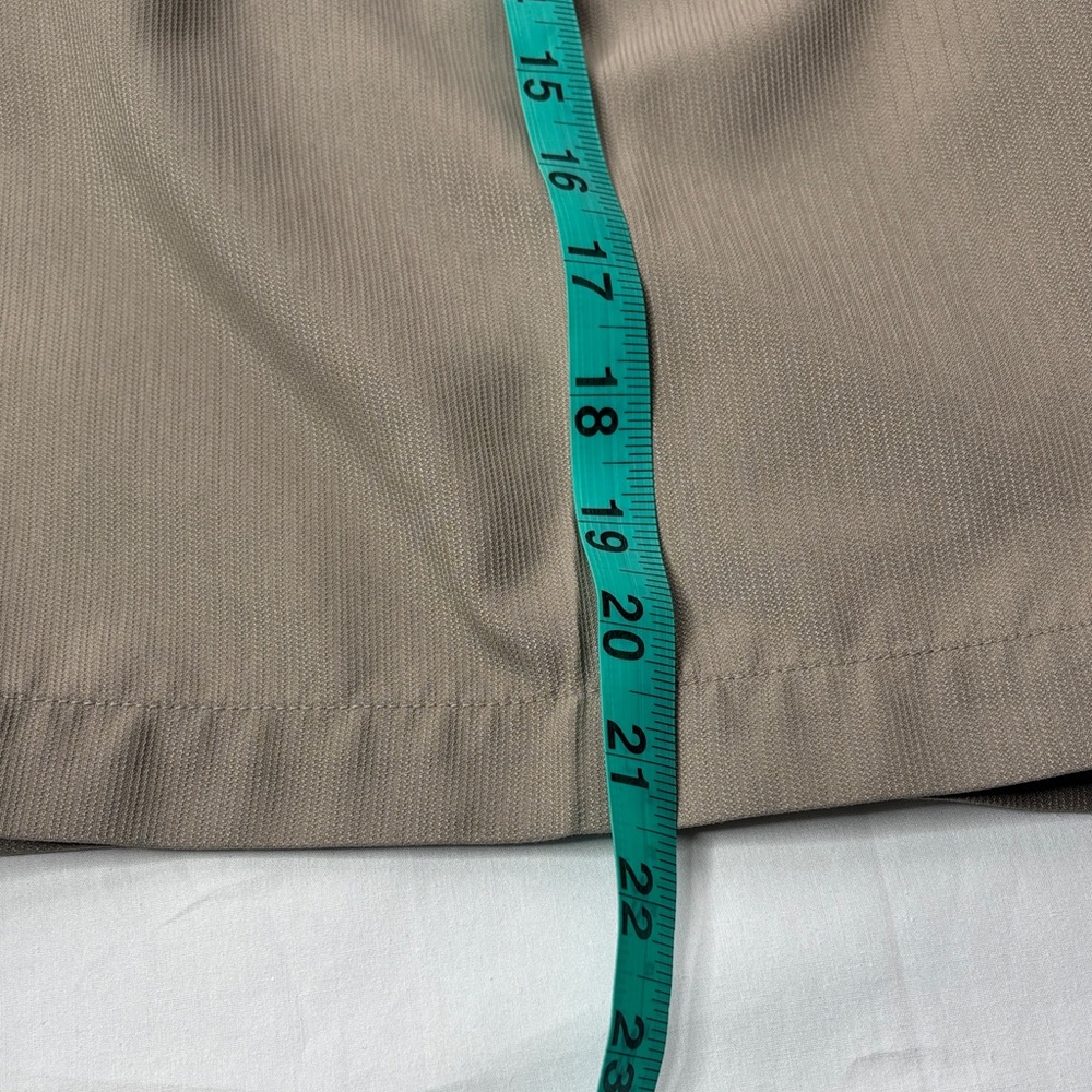 🟡 Nike Golf Shorts Mens 34 Beige Tan Pleated Performance Polyester 🟡 - Picture 9 of 12